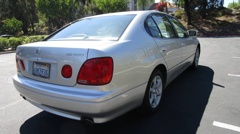 2001 Lexus GS 300 rear three-quarter image