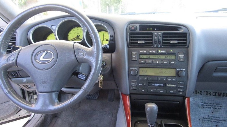 2001 Lexus GS 300 dashboard image