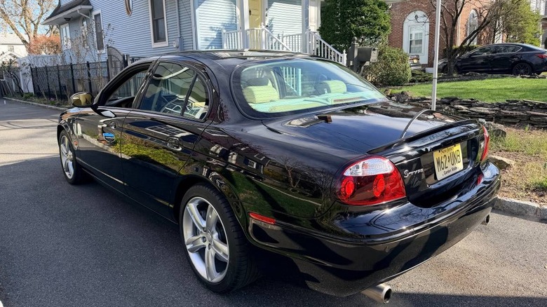 2005 Jaguar S-Type R  Rear Three-Quarter image