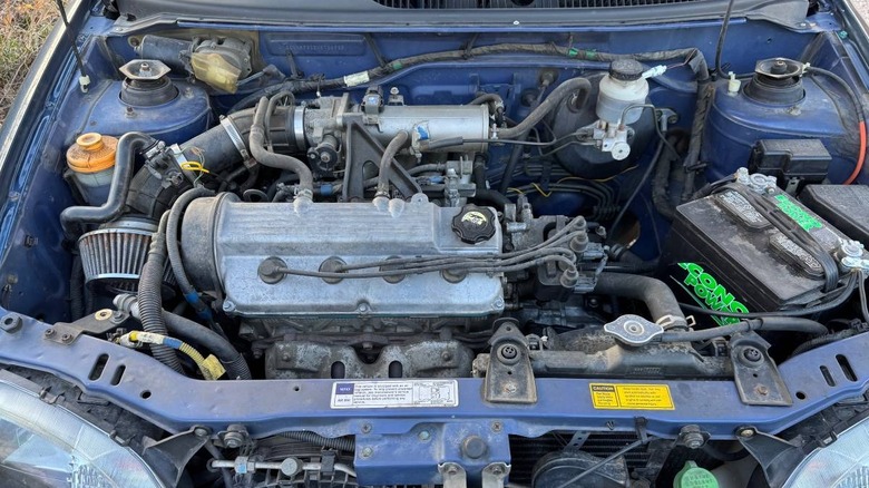 1998 Chevrolet Metro engine compartment image