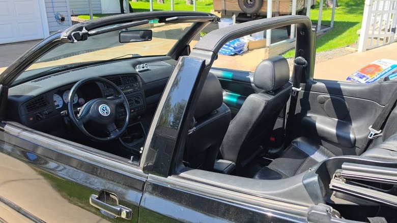 2001 Volkswagen Cabrio Convertible GLX roll bar image