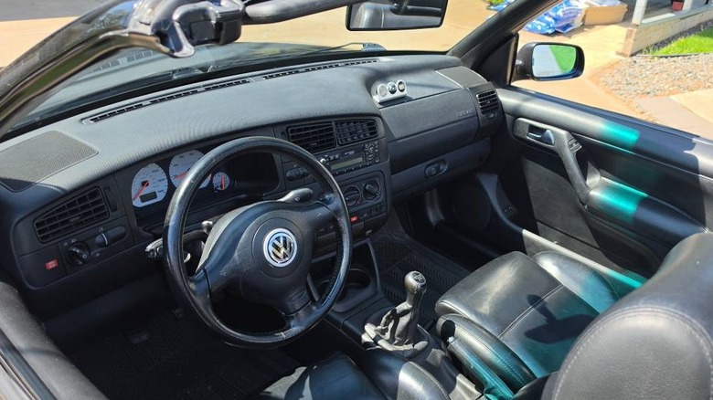 2001 Volkswagen Cabrio Convertible GLX dashboard image