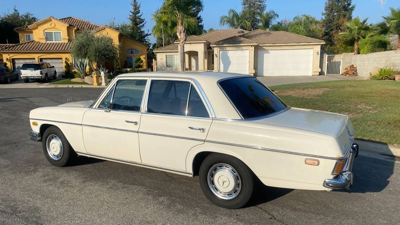 1972 Mercedes-Benz 250 2.8 driver's side image