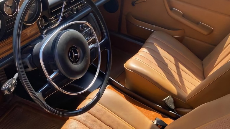 1972 Mercedes-Benz 250 2.8 interior image