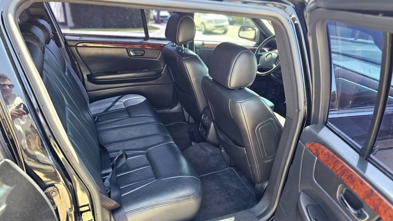 2008 Cadillac DTS six-door limo second row of seats image