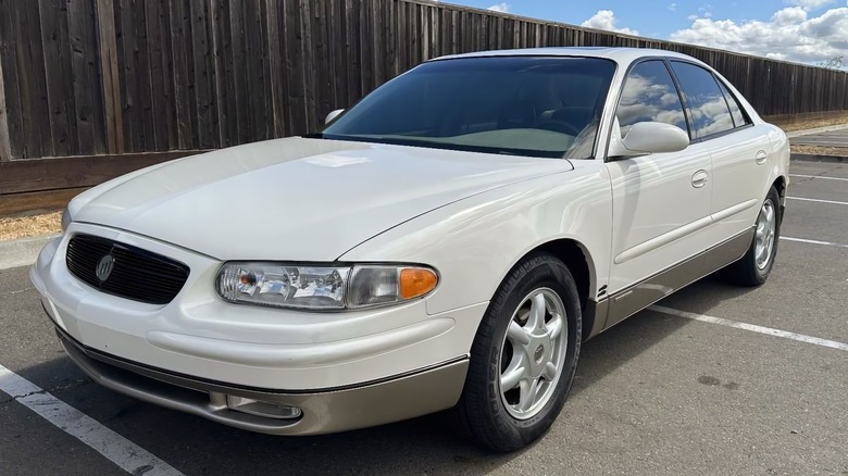 2002 Buick Regal GS Joseph Abboud edition front three-quarter image