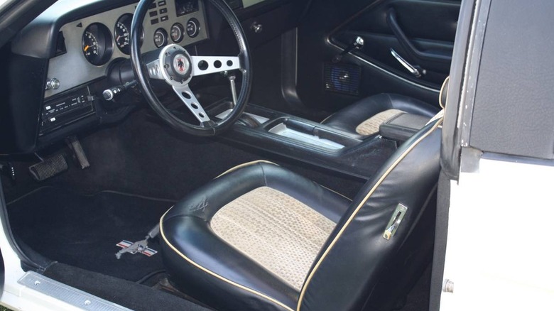 1978 Ford Mustang II Liftback seats and dashboard image