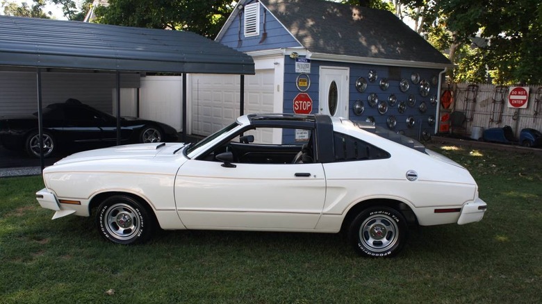 1978 Ford Mustang II Liftback full driver's side image