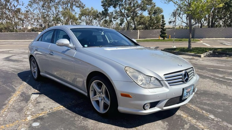 2008 Mercedes-Benz CLS 550 front three-quarter image