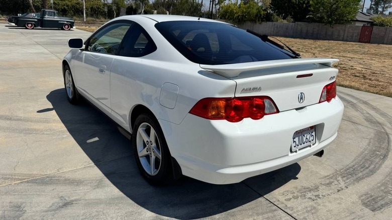 2004 Acura RSX rear three-quarter view image