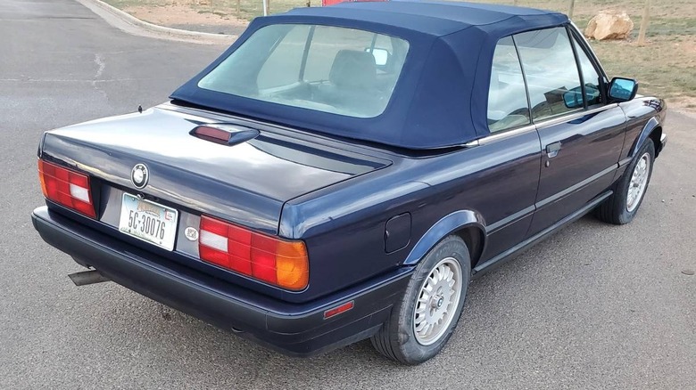 1992 BMW 318i convertible right rear three-quarter