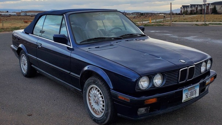 1992 BMW 318i convertible front three-quarter
