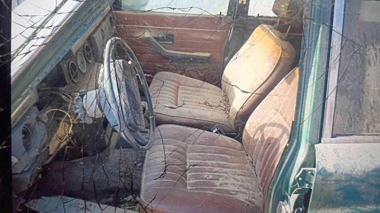 1974 Volvo 145 Wagon driver's seat image