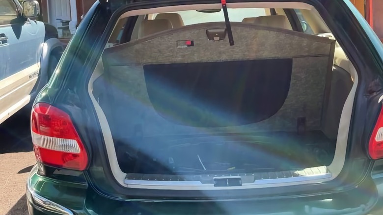 2006 Jaguar X-Type estate load area image