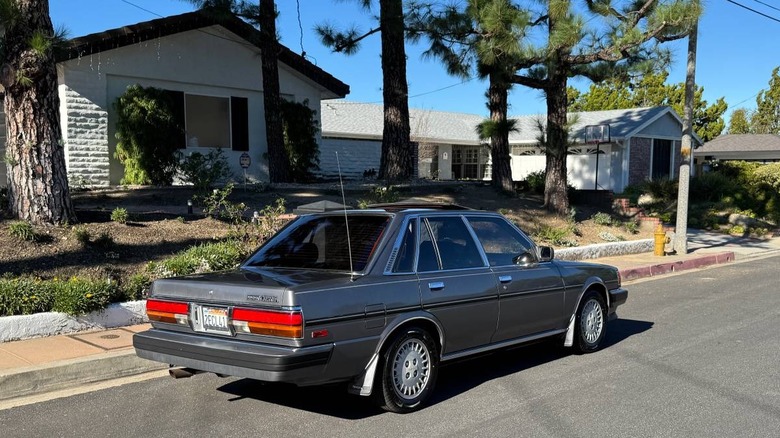 1987 Toyota Cressida Rear Three-Quarter image