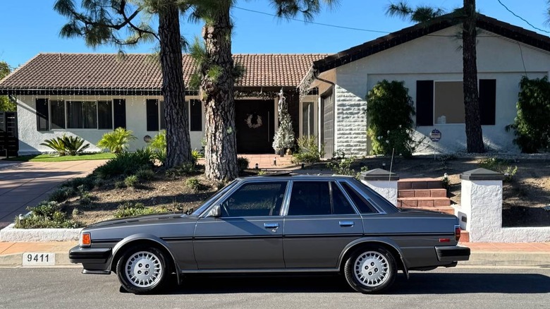 1987 Toyota Cressida driver's side image