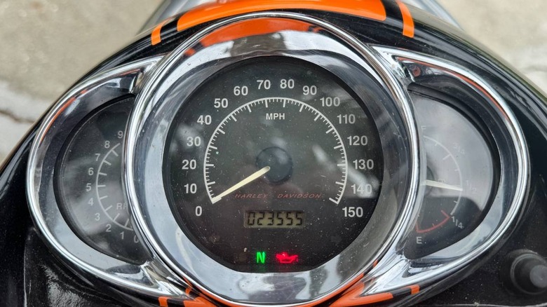 2004 Harley-Davidson V-ROD instruments image