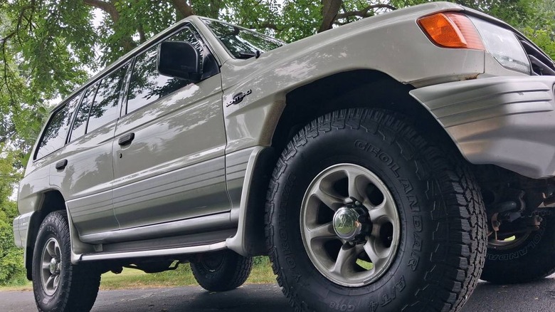 2000 Mitsubishi Montero Limited wheels, tires, and lower body panels