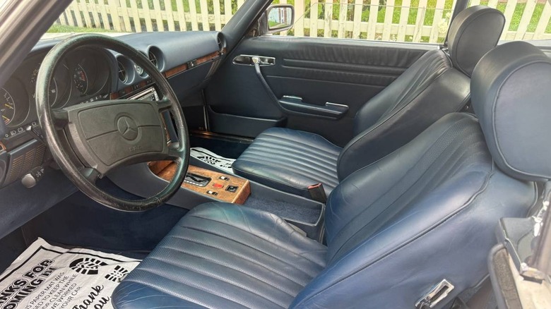 1986 Mercedes-Benz 560 SL Interior image