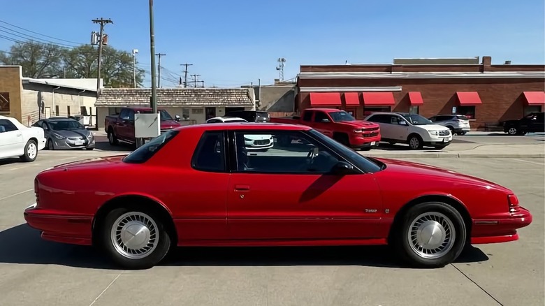 1990 Oldsmobile Troféo passenger side image