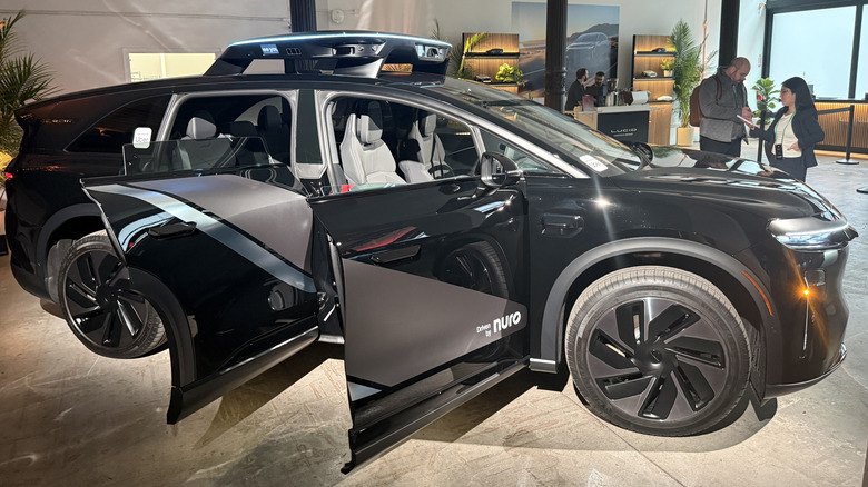 Lucid Gravity Uber robotaxi