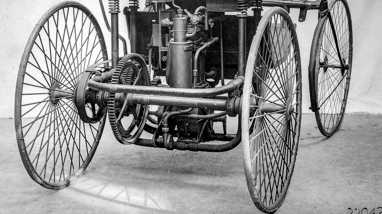 Daimler and Maybach's V-twin engine mounted in the 1889 steel-wheeled carriage