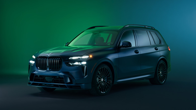 Front 3/4 view of a BMW Alpina XB7 Manufaktur