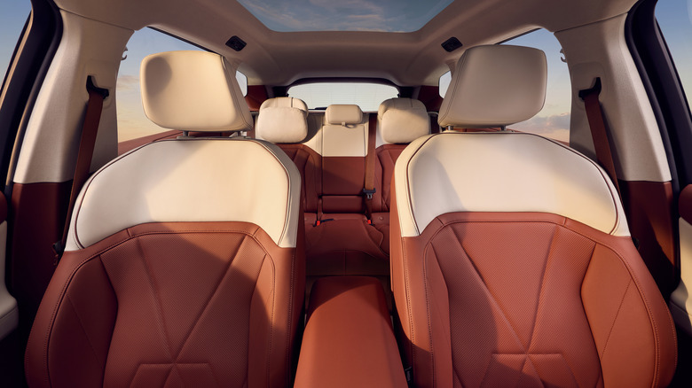 Front seats of a BMW iX3L