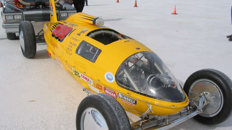The #909 yellow Varni-Barnett Lakester at the 2008 Bonneville Speed Week