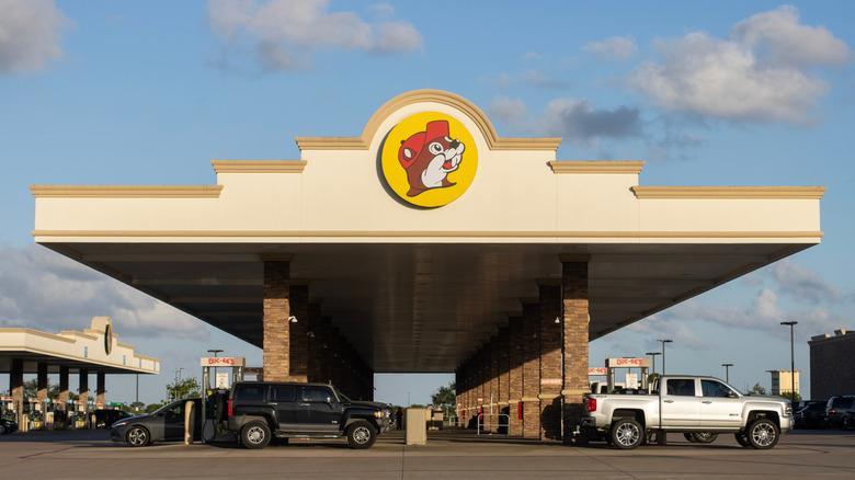 A head-on shot of a Buc-ee's gas station