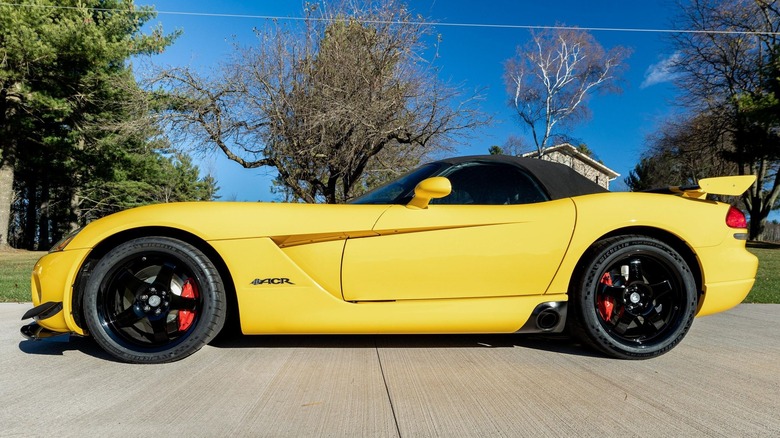 2010 Dodge Viper ACR Roadster side profile