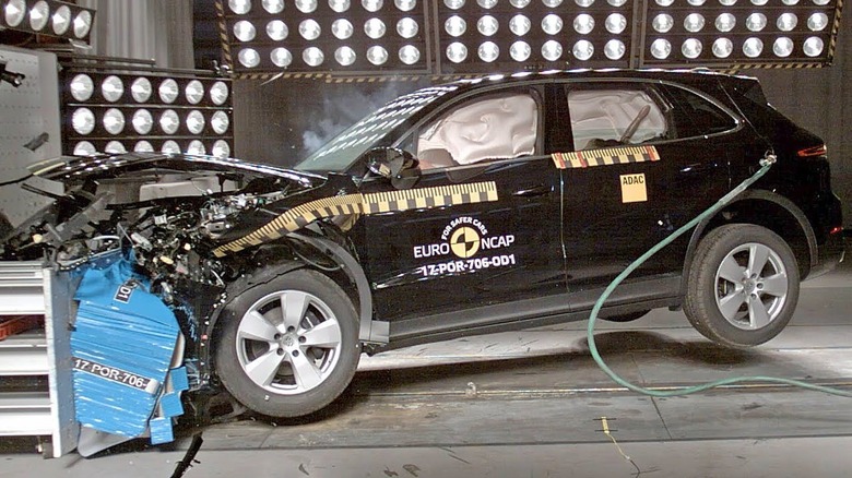 Porsche Cayenne crash test