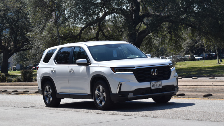 Houston, TX USA 2-28-2025 - A Honda Pilot SUV cruising near train tracks with a beautiful background.