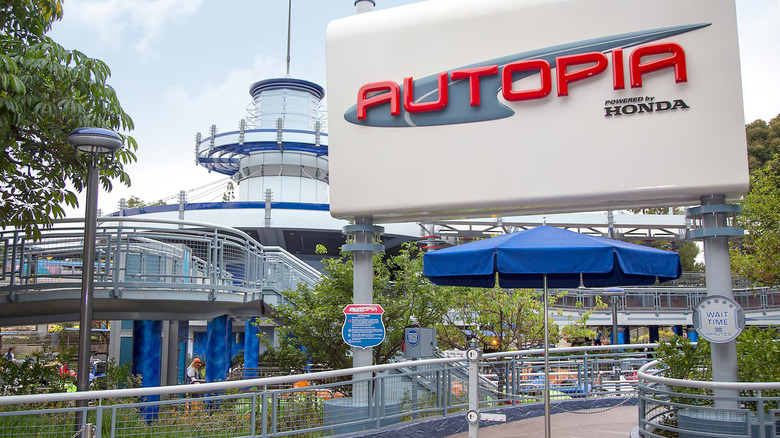 A photo of the Autopia sign at Disneyland California's Tomorrowland