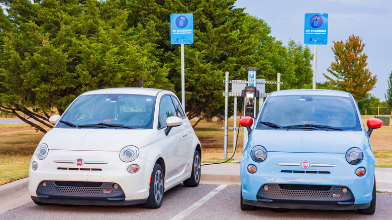 A pair of Fiat 500e's charging at a parking lot in Oklahoma.