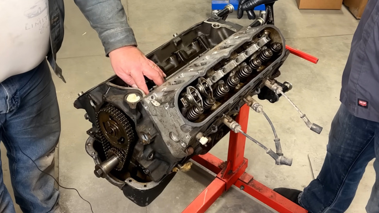 A GM Chevrolet LS V8 head on a Ford Windsor small block V8