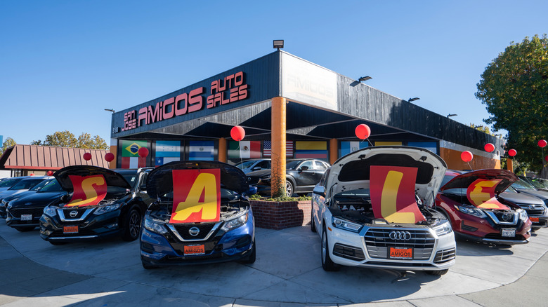 San Jose, CA, USA - Nov 23, 2023: SALE sign is seen at the San Jose Amigos Auto Sales, a used car dealer in San Jose, California.