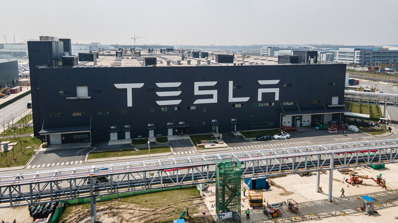 SHANGHAI,CHINA - MARCH 29: An aerial view of Tesla Shanghai Gigafactory on March 29, 2021 in Shanghai, China. Tesla Shanghai Gigafactory is reportedly producing vehicles at a rate of about 450,000 cars per year. (Photo by Xiaolu Chu/Getty Images)