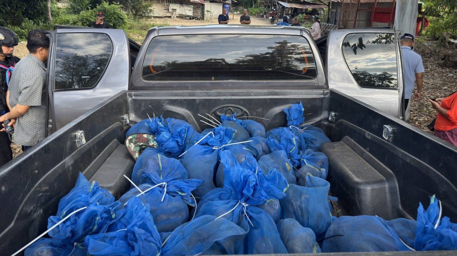 Car Chase Leads To Rangers Finding 81 Monkeys And A Whole Bunch Of Meth Inside Truck Car Chase Leads To Rangers Finding 81 Monkeys And A Whole Bunch Of Meth Inside Truck