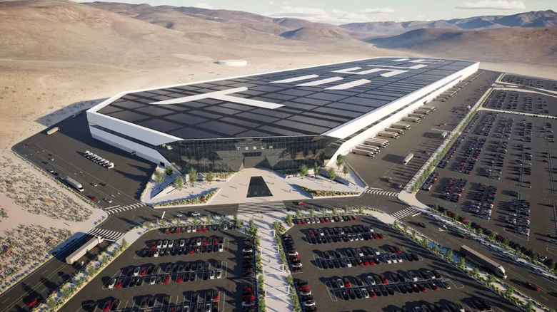 Крадіжки вантажів стрімко зростають, і заводські доки Tesla виявляються легкою мішенню