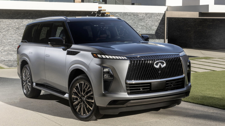 A silver Infiniti QX80