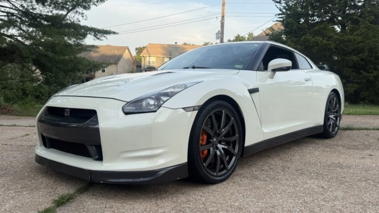 2009 Nissan GT-R front 3/4