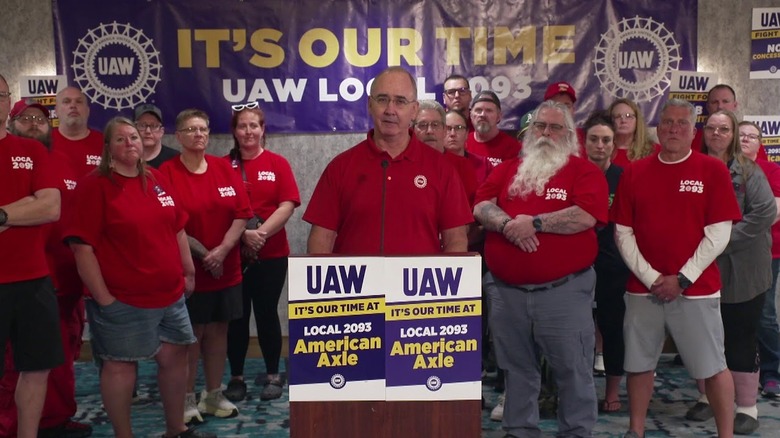 UAW President Shawn Fain with American Axle workers