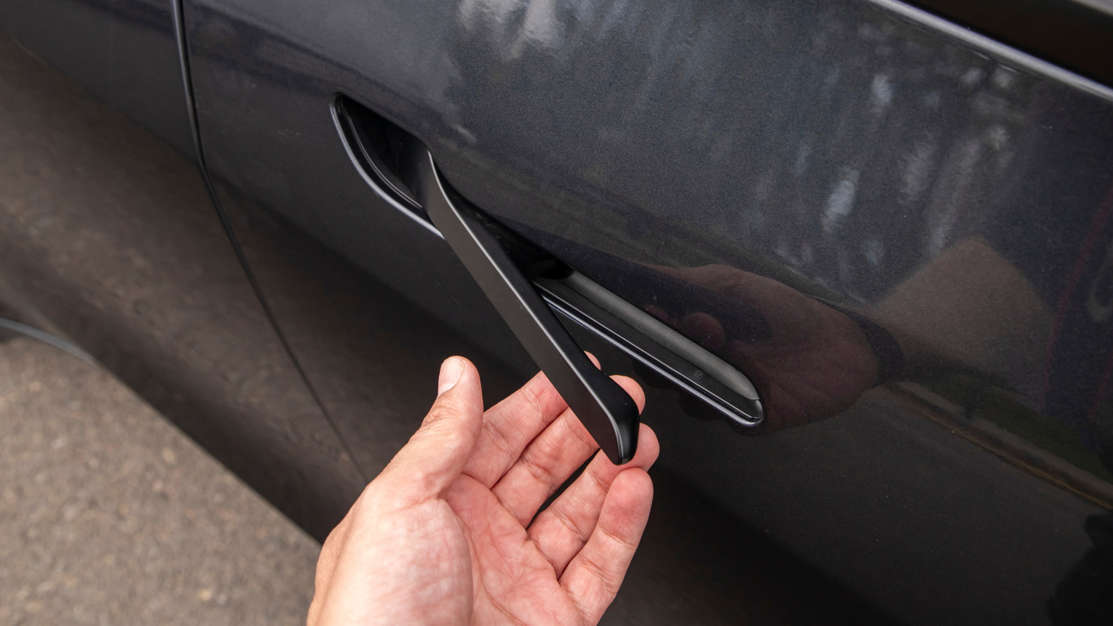 Congress Proposes 'SAFE Exit Act' To Change Terrible Tesla-Style Door Handles