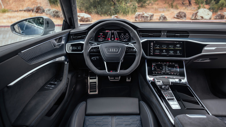 Driver's side of cockpit in Audi RS 7 Performance Sportback