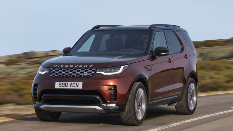 A front 3/4 view of a 2025 Land Rover Discovery Gemini Edition on a road