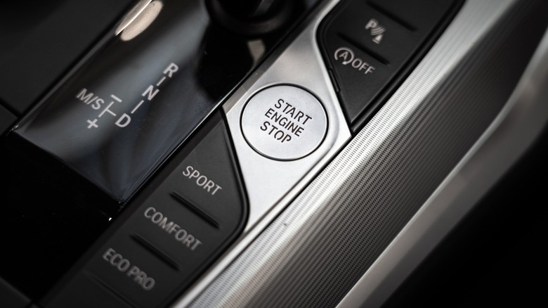 Driver's panel with three drive mode buttons