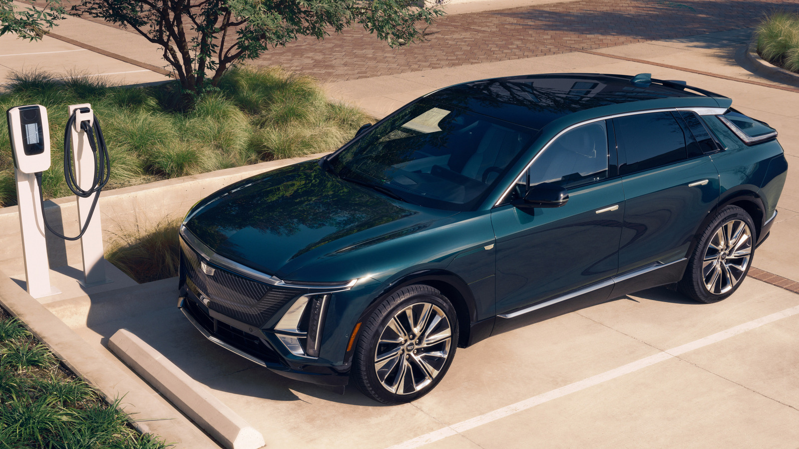 Dead Cadillac Lyriq Ev Leaves Baby Locked In Car