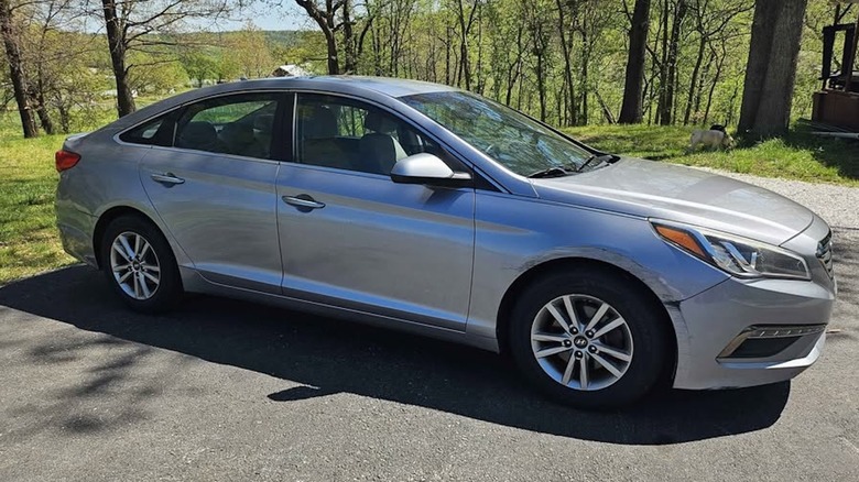 Side view of a silver 2015 Hyundai Sonata like the one stolen
