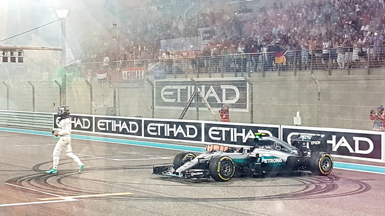 Nico Rosberg wins 2016 F1 World Championship